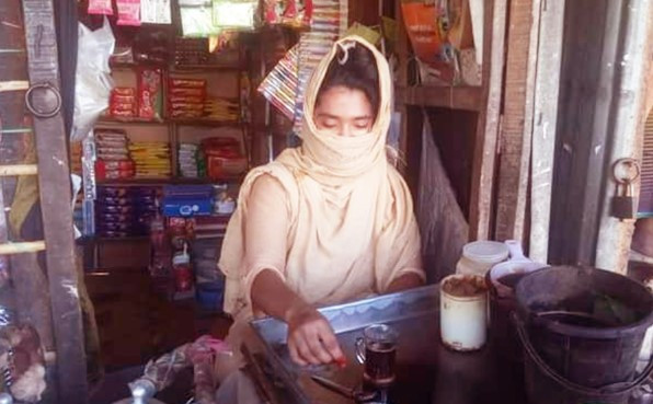 দিনে চা বিক্রি,রাতে পড়াশোনা করে স্মৃতি পেল জিপিএ-৫